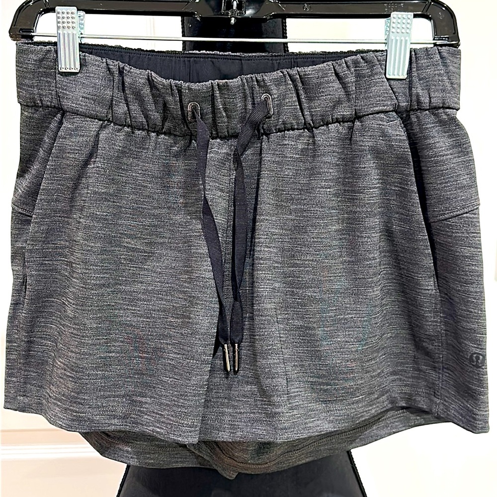 Lululemon dark grey size 6 nylon/Lycra shorts 3’inseam